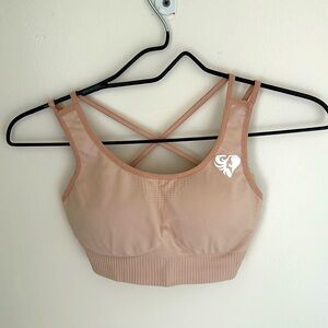 Small nude woman’s best sports bra